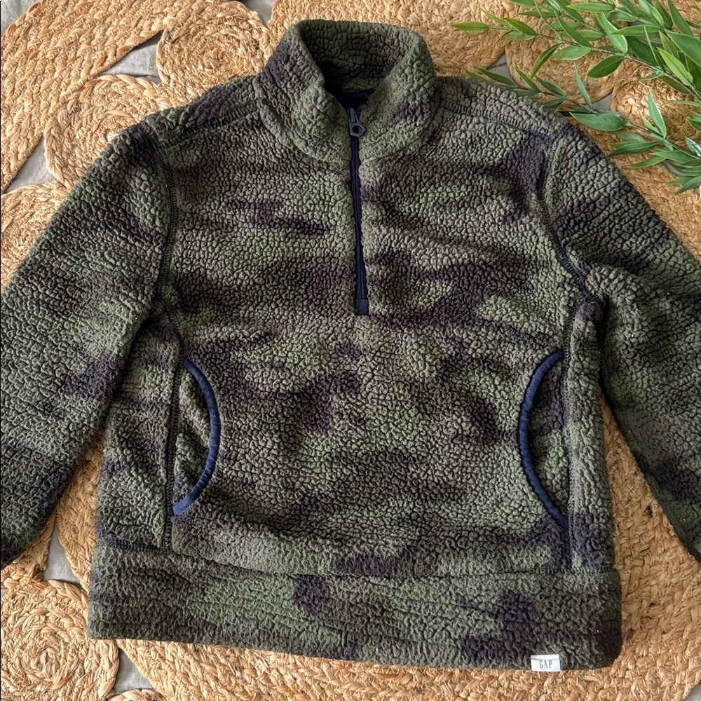 Baby gap Camo sherpa‎ sweatshirt. Size xS 4T